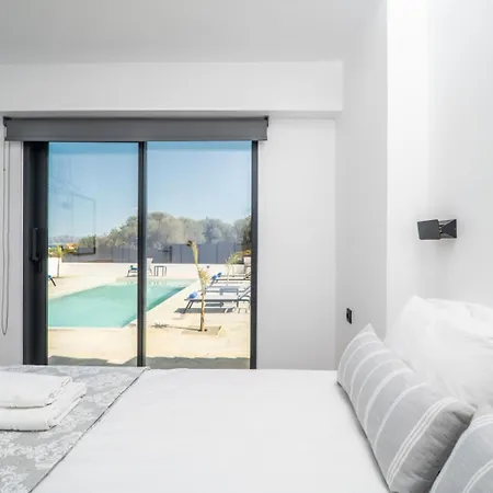 Villa Montis Sea View Heated Pool *