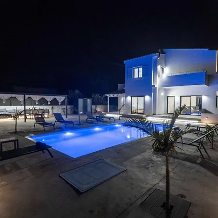 Villa Montis Sea View Heated Pool *
